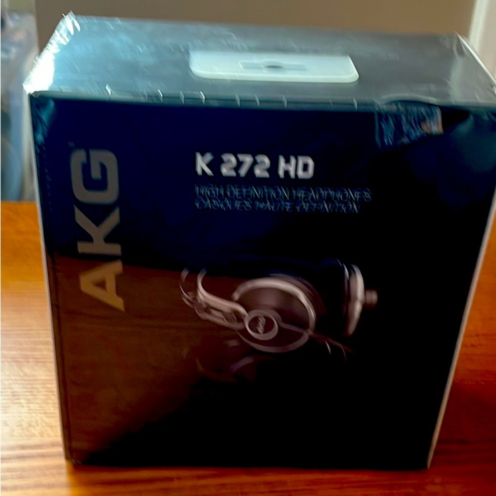 AKG  K 272 HD headphones